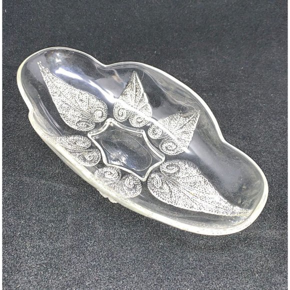 Vintage ANCHOR HOCKING RENAISSANCE Oval Relish Dish ~ Beaded Leaf ~ Mid Century - Picture 2 of 11